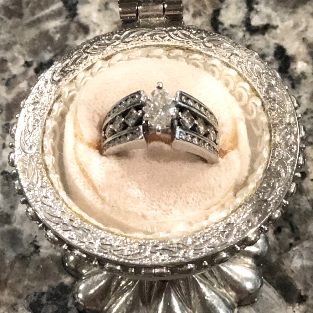 Engagement Ring size 7, 1 carat, 14k white gold